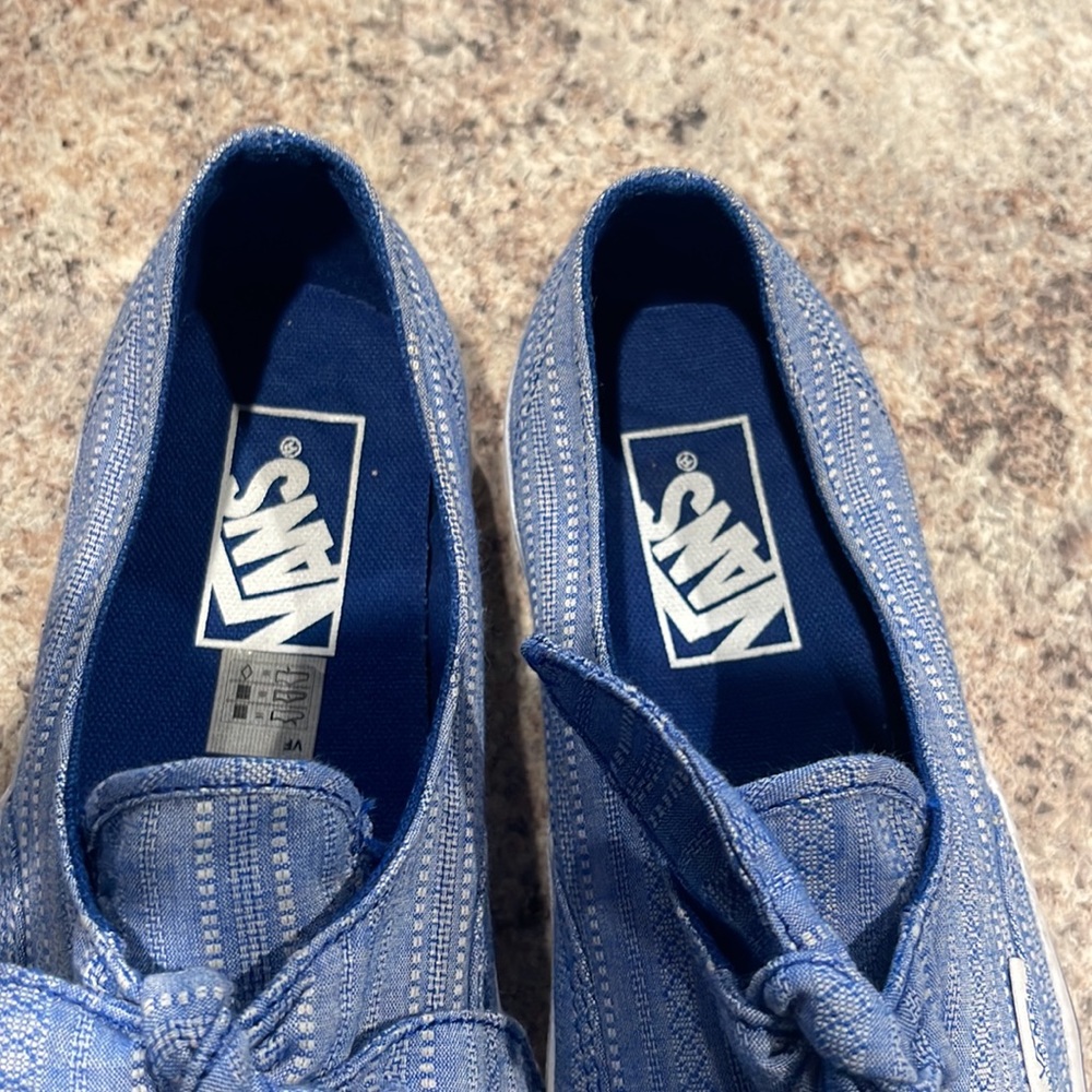 Vans - Picture 3 of 8